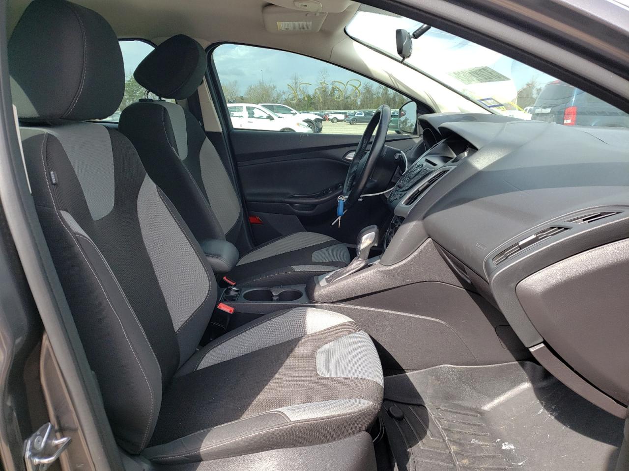 Photo 5 from auction – 2014 FORD FOCUS SE with VIN 1FADP3K21EL398389