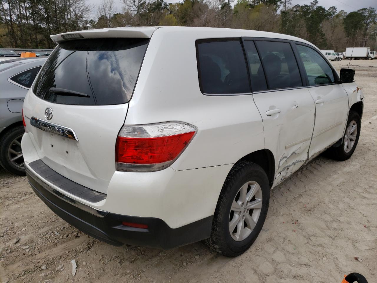 Photo 4 from auction – 2011 TOYOTA HIGHLANDER with VIN 5TDZK3EH0BS040922