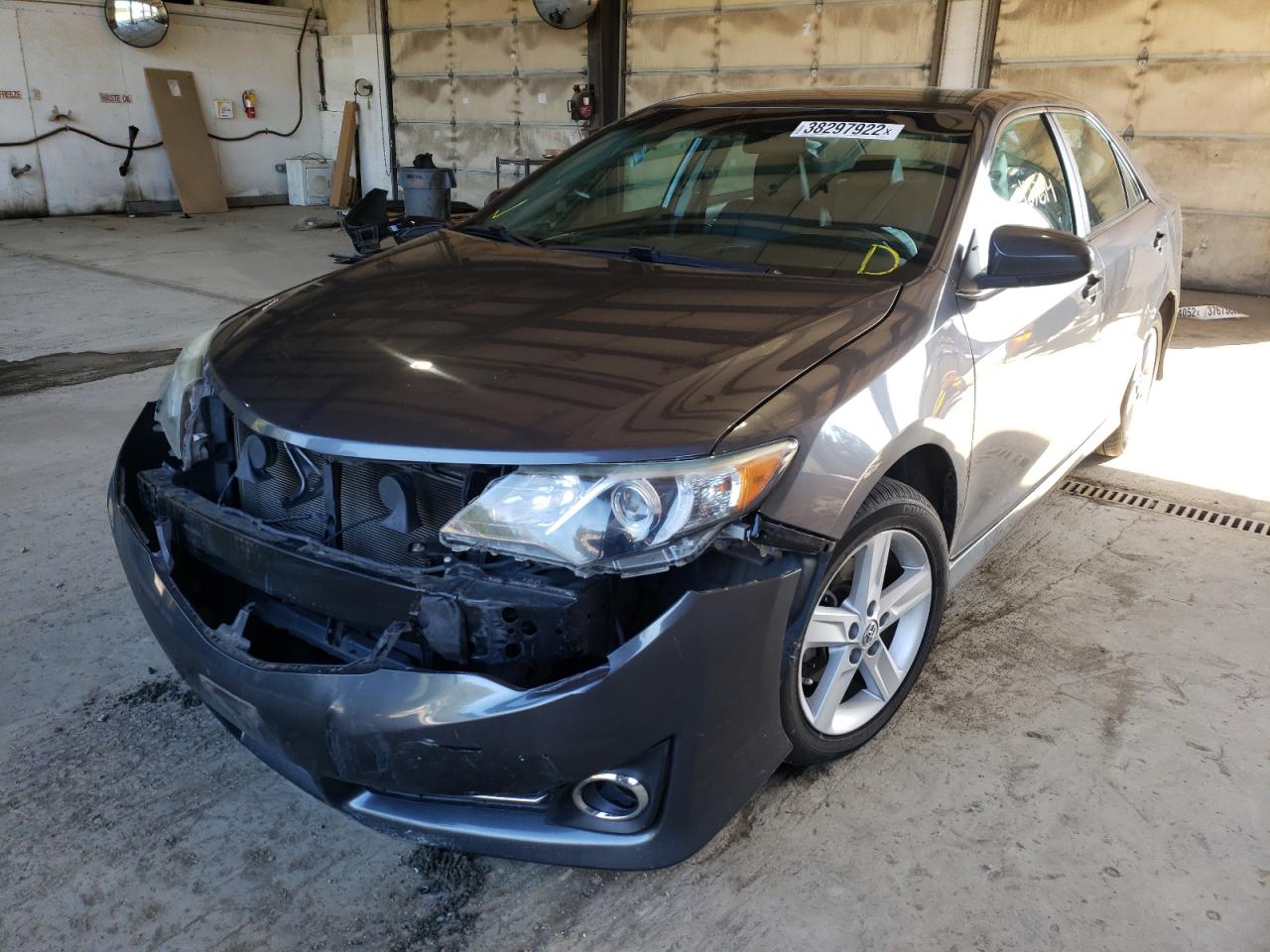 Photo 2 from auction – 2014 TOYOTA CAMRY L with VIN 4T1BF1FK8EU416718