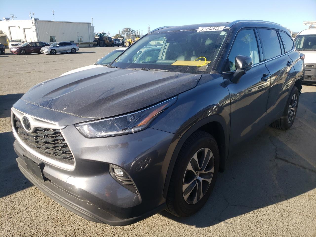 Photo 2 from auction – 2021 TOYOTA HIGHLANDER with VIN 5TDHZRBH1MS159239