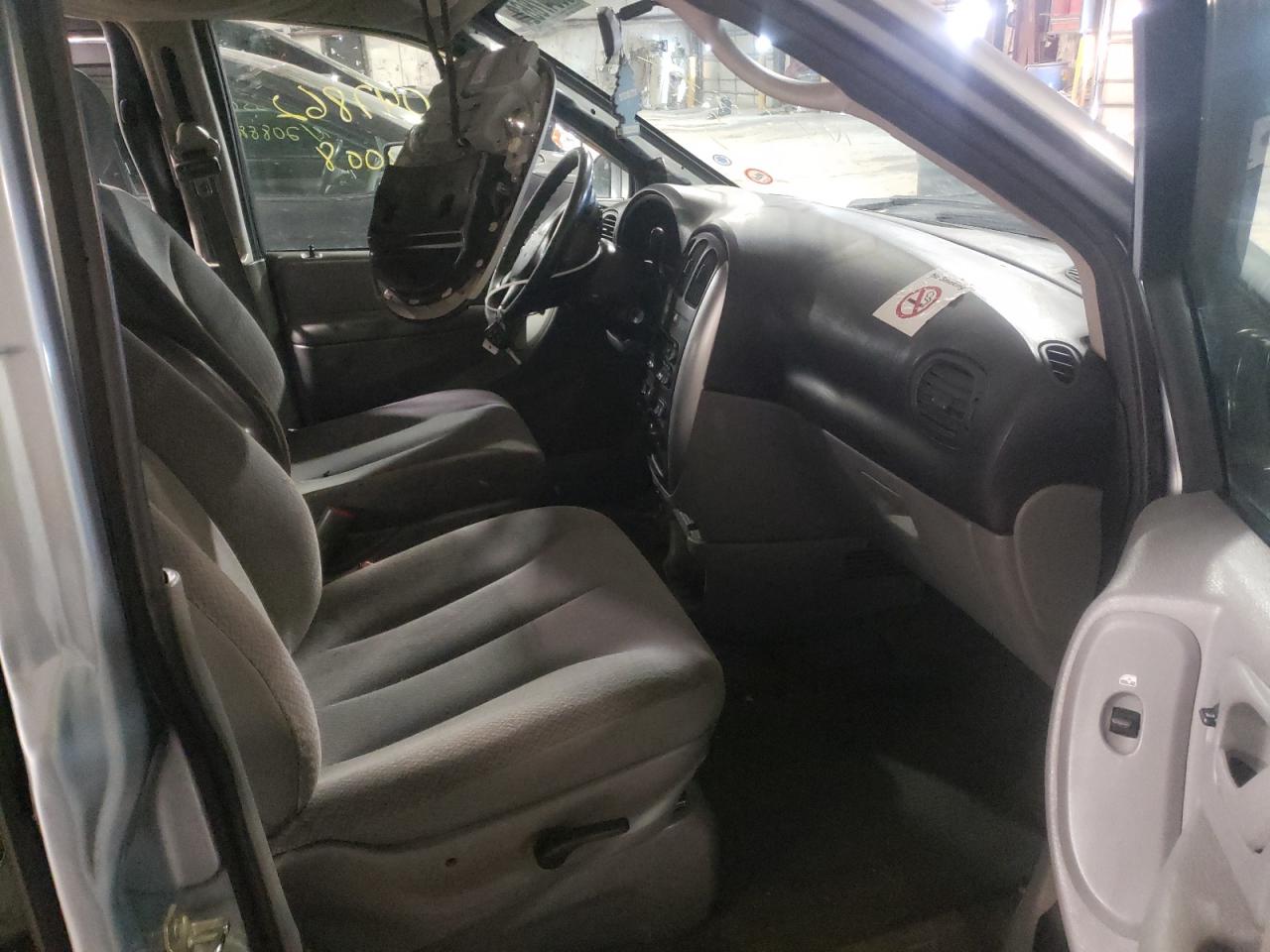 Photo 5 from auction – 2005 CHRYSLER TOWN & COU with VIN 2C4GP54L05R193081