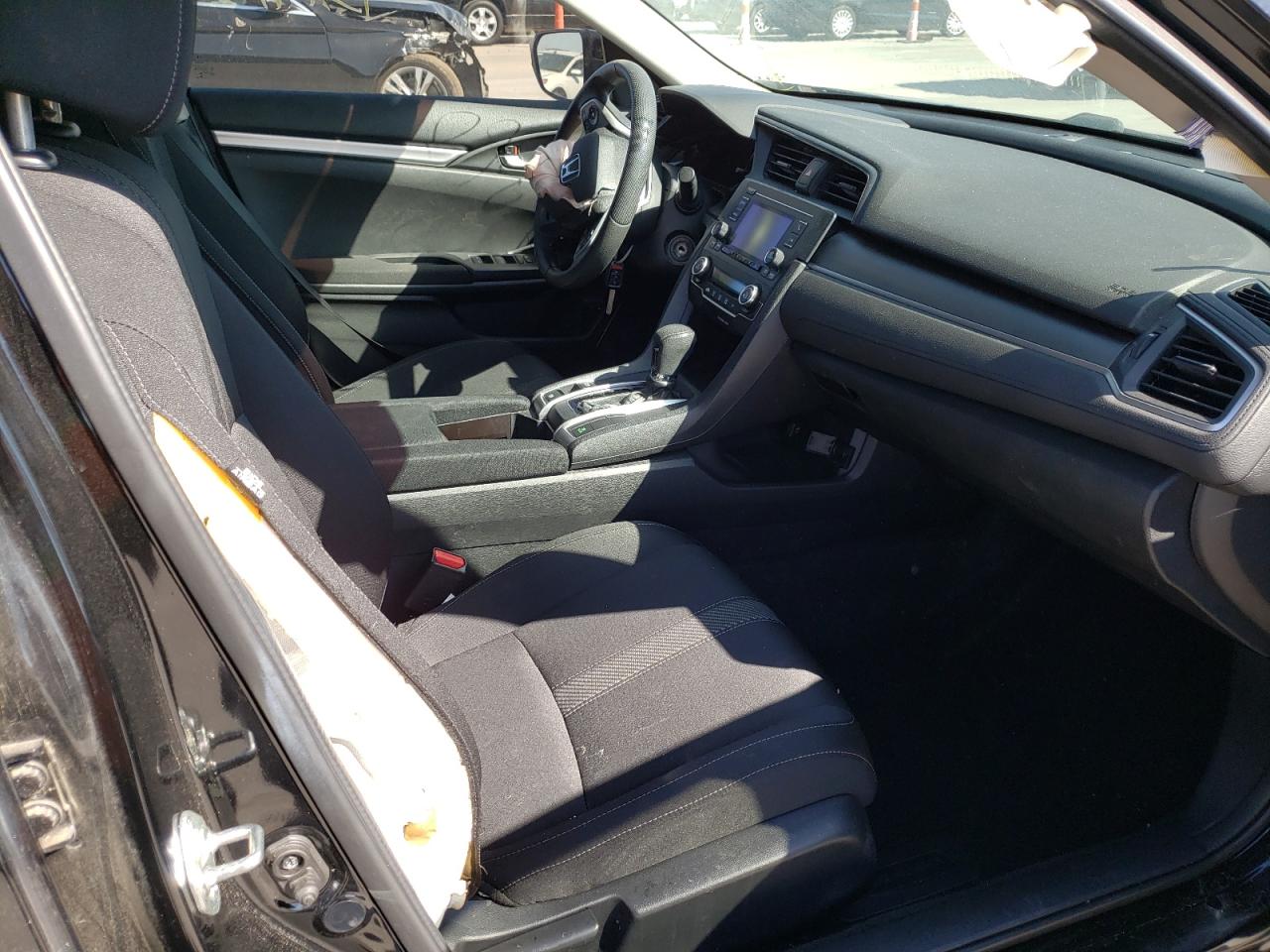 Photo 5 from auction – 2018 HONDA CIVIC LX with VIN 2HGFC2F58JH530795