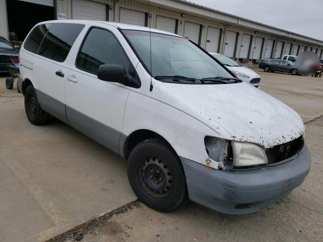 TOYOTA SIENNA LE 2002 with VIN 4T3ZF13C22U419077 - Photo from auction