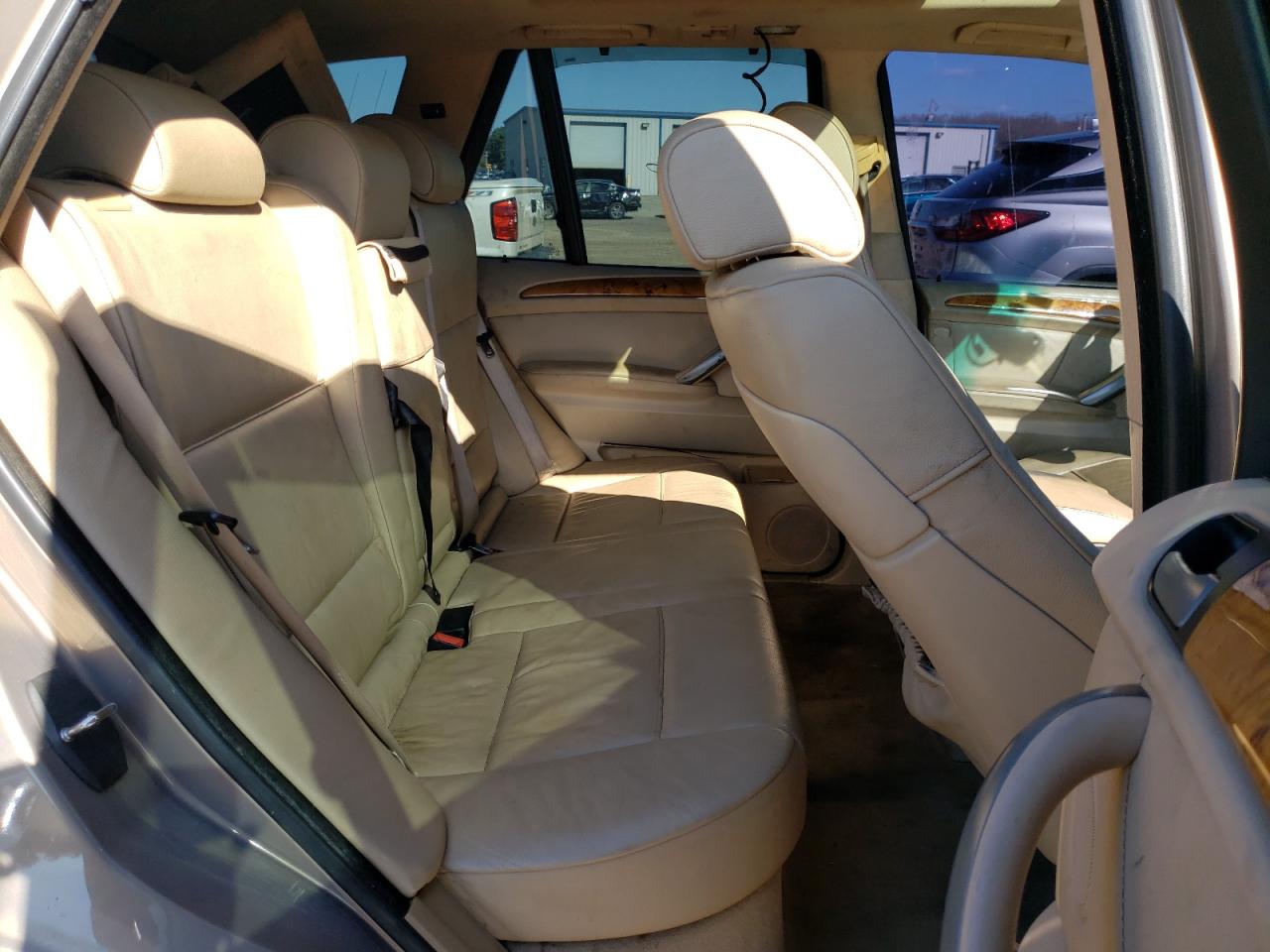 Photo 6 from auction – 2005 BMW X5 4.4I with VIN 5UXFB53515LV12377