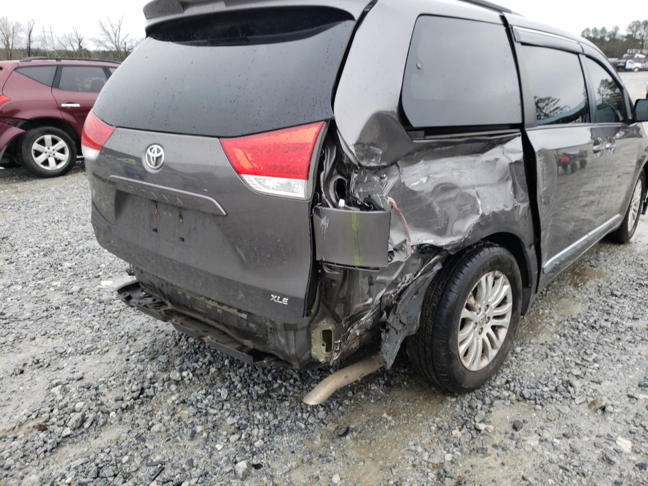 Photo 9 from auction – 2014 TOYOTA SIENNA XLE with VIN 5TDYK3DC6ES448928