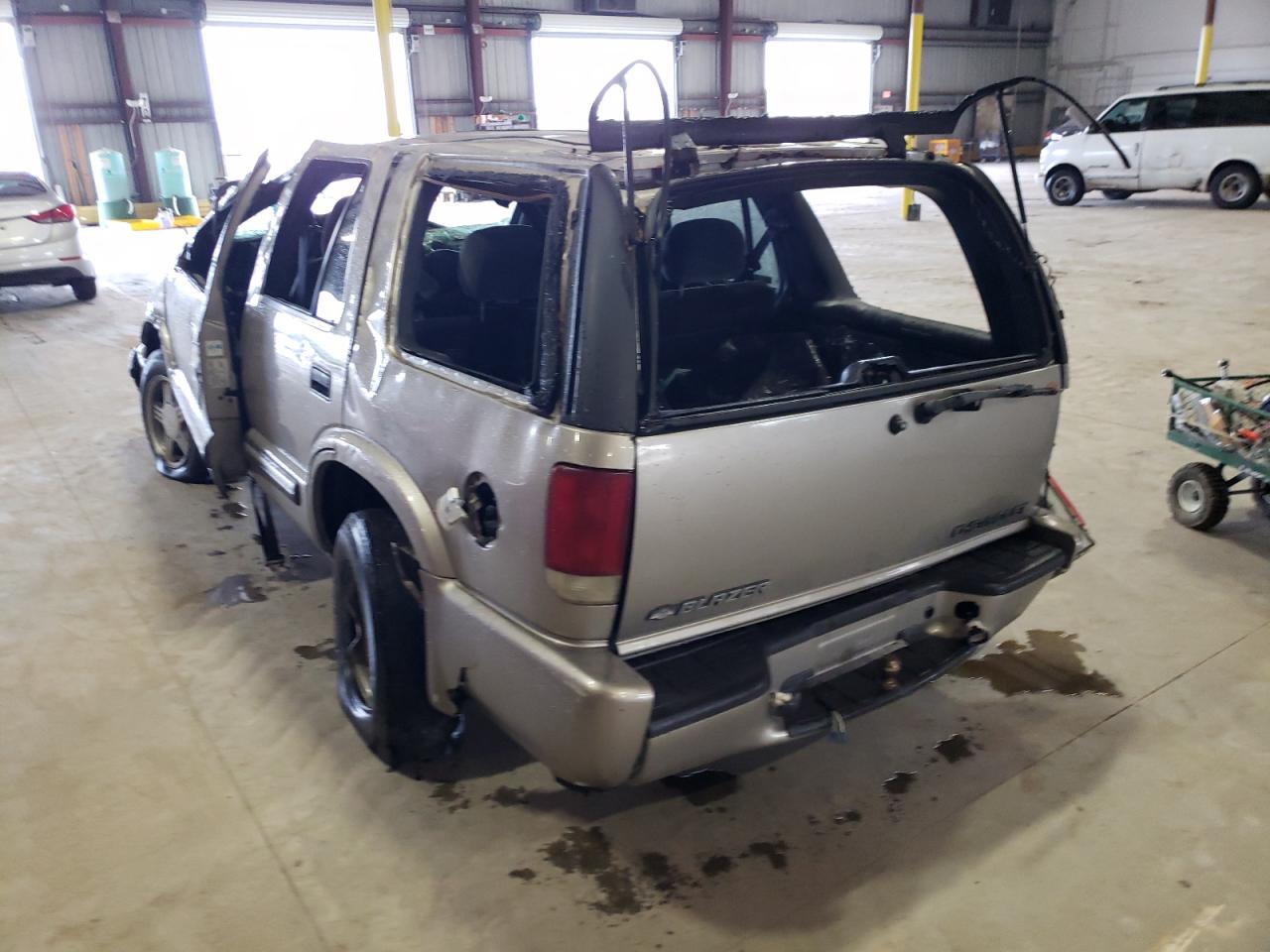 Photo 3 from auction – 2000 CHEVROLET BLAZER with VIN 1GNCS13W7YK295473