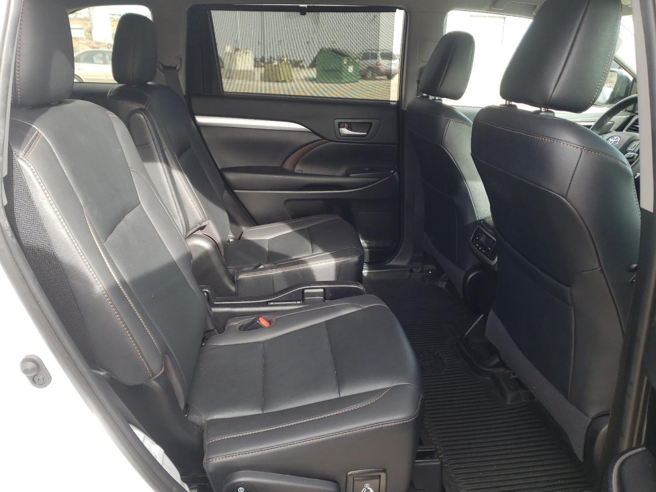 Photo 6 from auction – 2019 TOYOTA HIGHLANDER with VIN 5TDKZRFHXKS566652