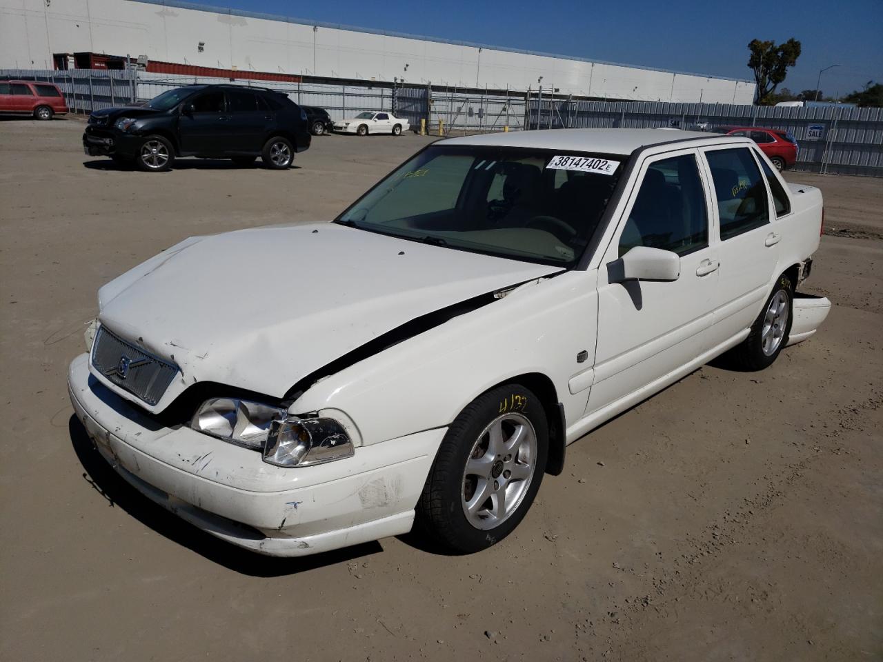 Photo 2 from auction – 2000 VOLVO S70 BASE with VIN YV1LS61J3Y2623821