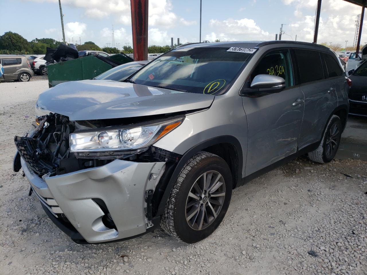 Photo 2 from auction – 2019 TOYOTA HIGHLANDER with VIN 5TDKZRFH3KS557856