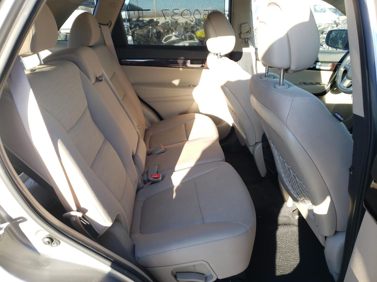 Photo 6 from auction – 2015 KIA SORENTO LX with VIN 5XYKT3A64FG588332