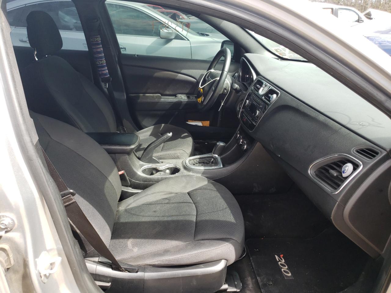 Photo 5 from auction – 2014 CHRYSLER 200 TOURIN with VIN 1C3CCBBB8EN165145