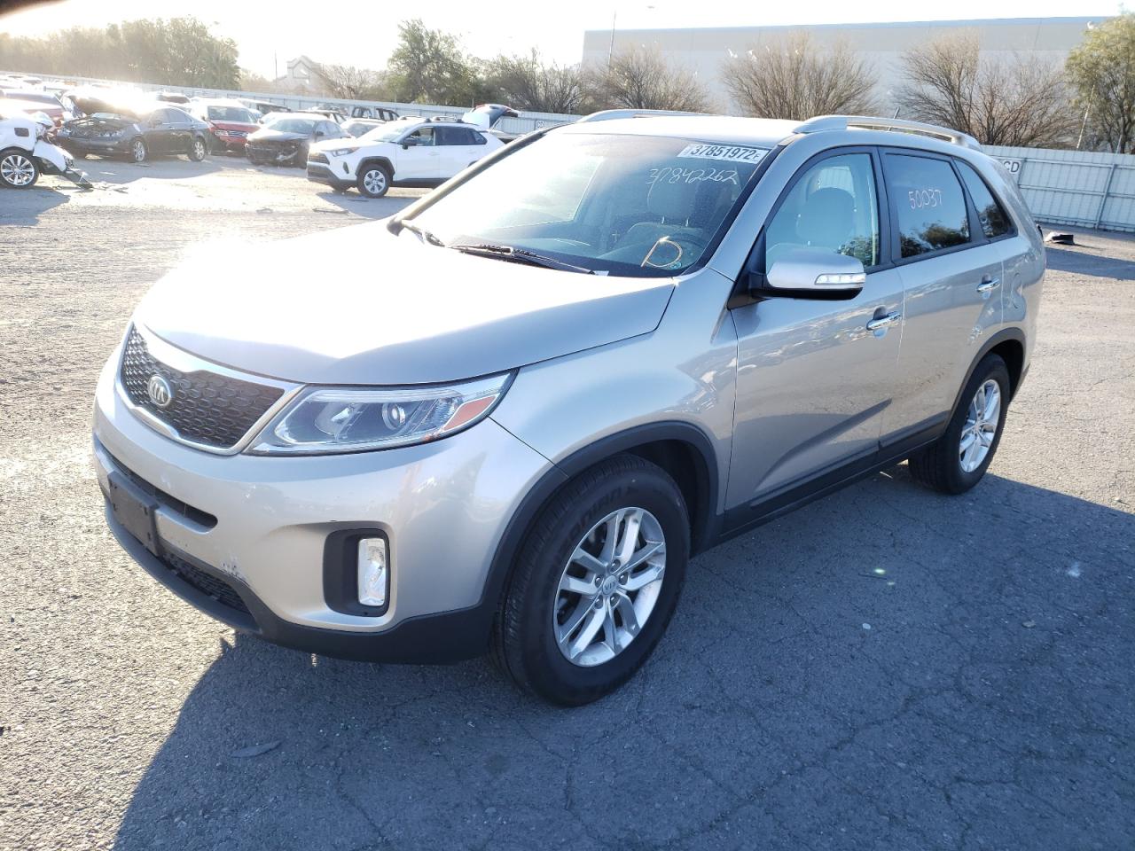 Photo 2 from auction – 2015 KIA SORENTO LX with VIN 5XYKT3A64FG588332