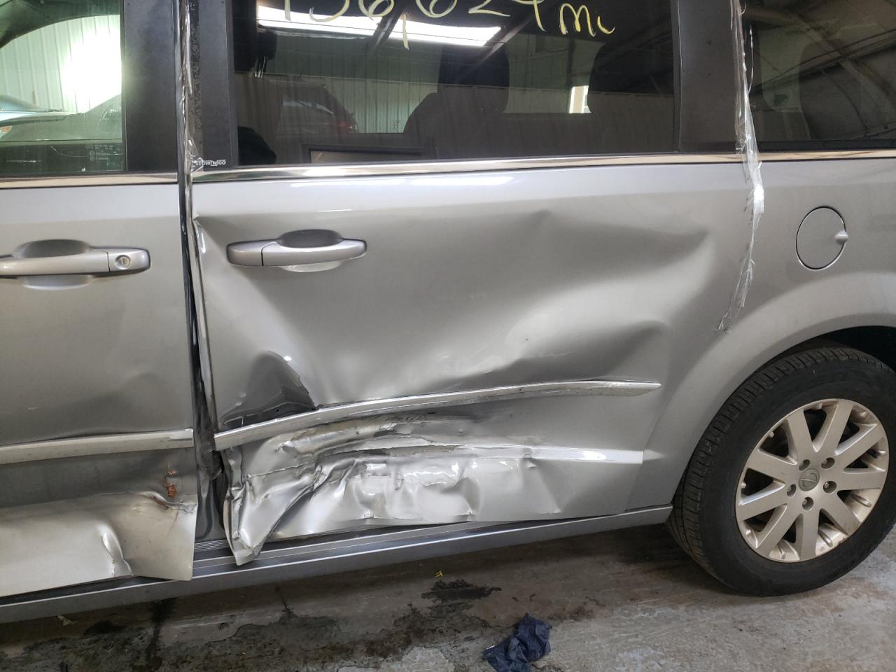 Photo 9 from auction – 2014 CHRYSLER TOWN & COU with VIN 2C4RC1BG7ER271195