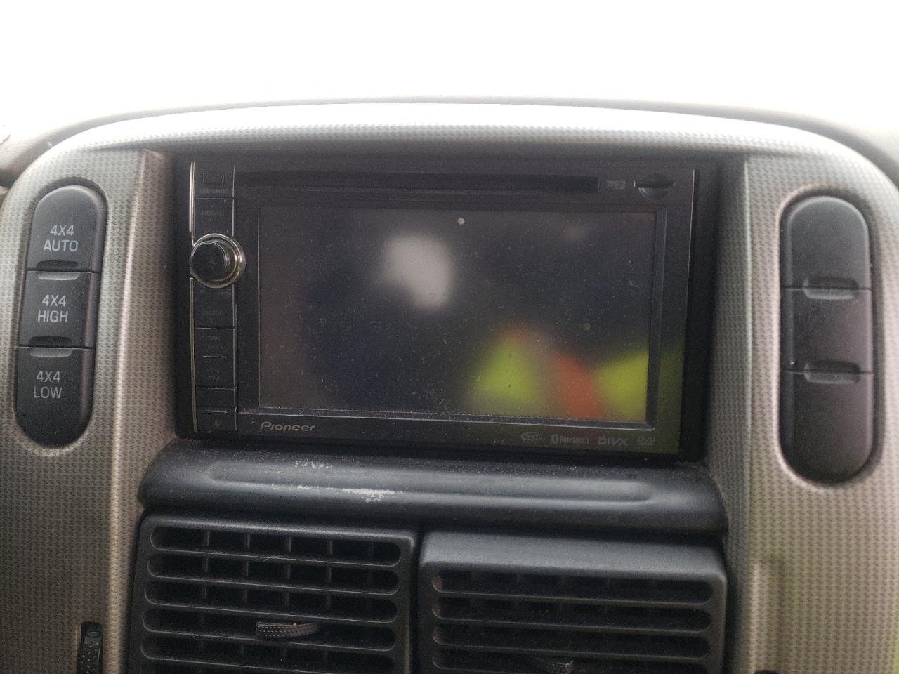 Photo 9 from auction – 2004 FORD EXPLORER with VIN 1FMZU73E44UC19002
