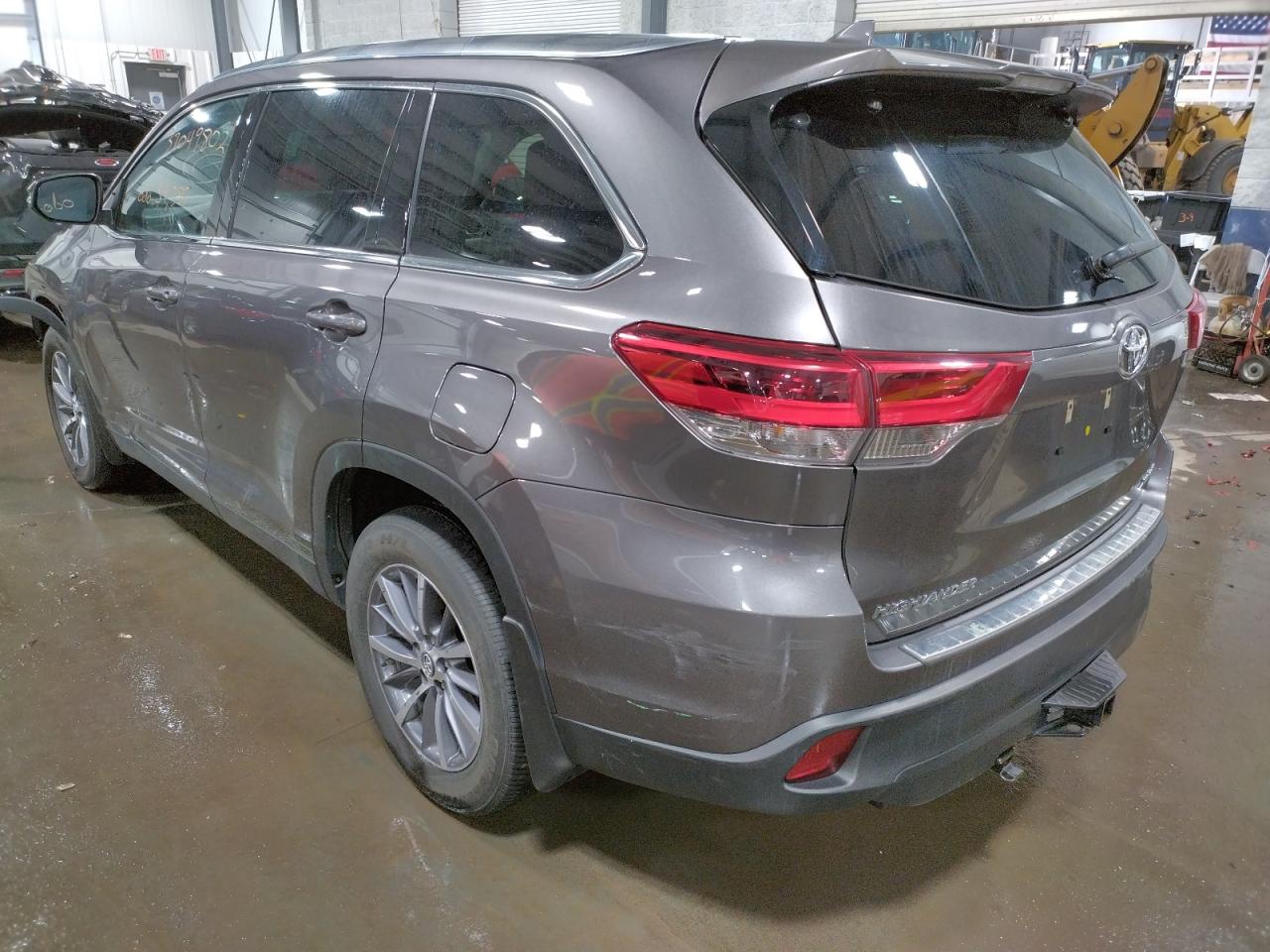 Photo 3 from auction – 2019 TOYOTA HIGHLANDER with VIN 5TDJZRFHXKS569241