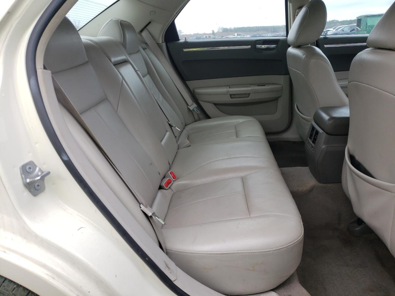 Photo 6 from auction – 2010 CHRYSLER 300 TOURIN with VIN 2C3CA5CV7AH134018