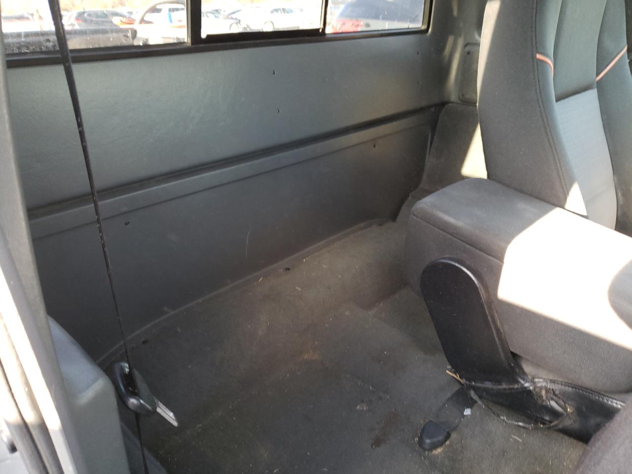 Photo 6 from auction – 2004 MAZDA B3000 CAB with VIN 4F4YR16U14TM06602