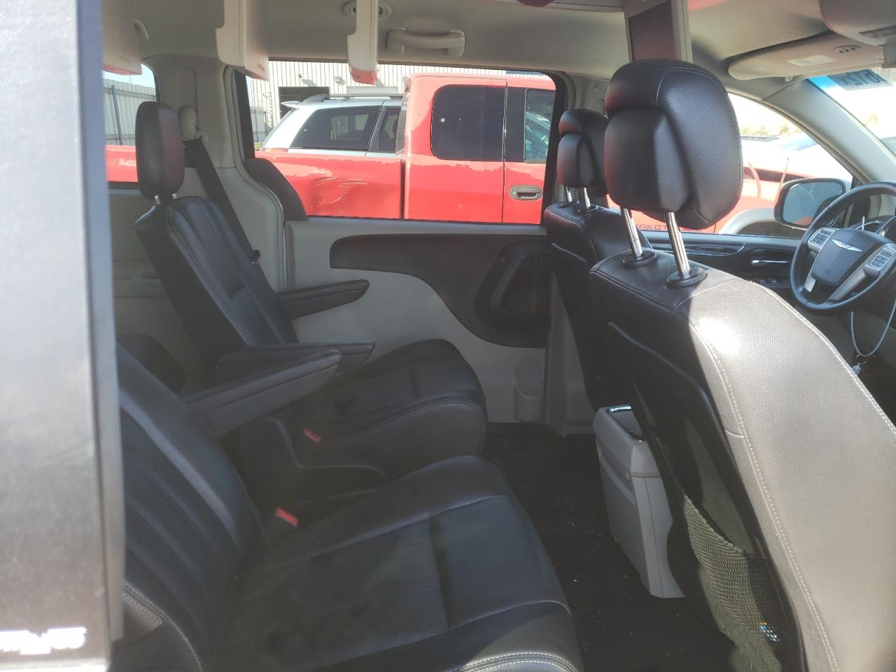 Photo 6 from auction – 2014 CHRYSLER TOWN & COU with VIN 2C4RC1BG3ER271808