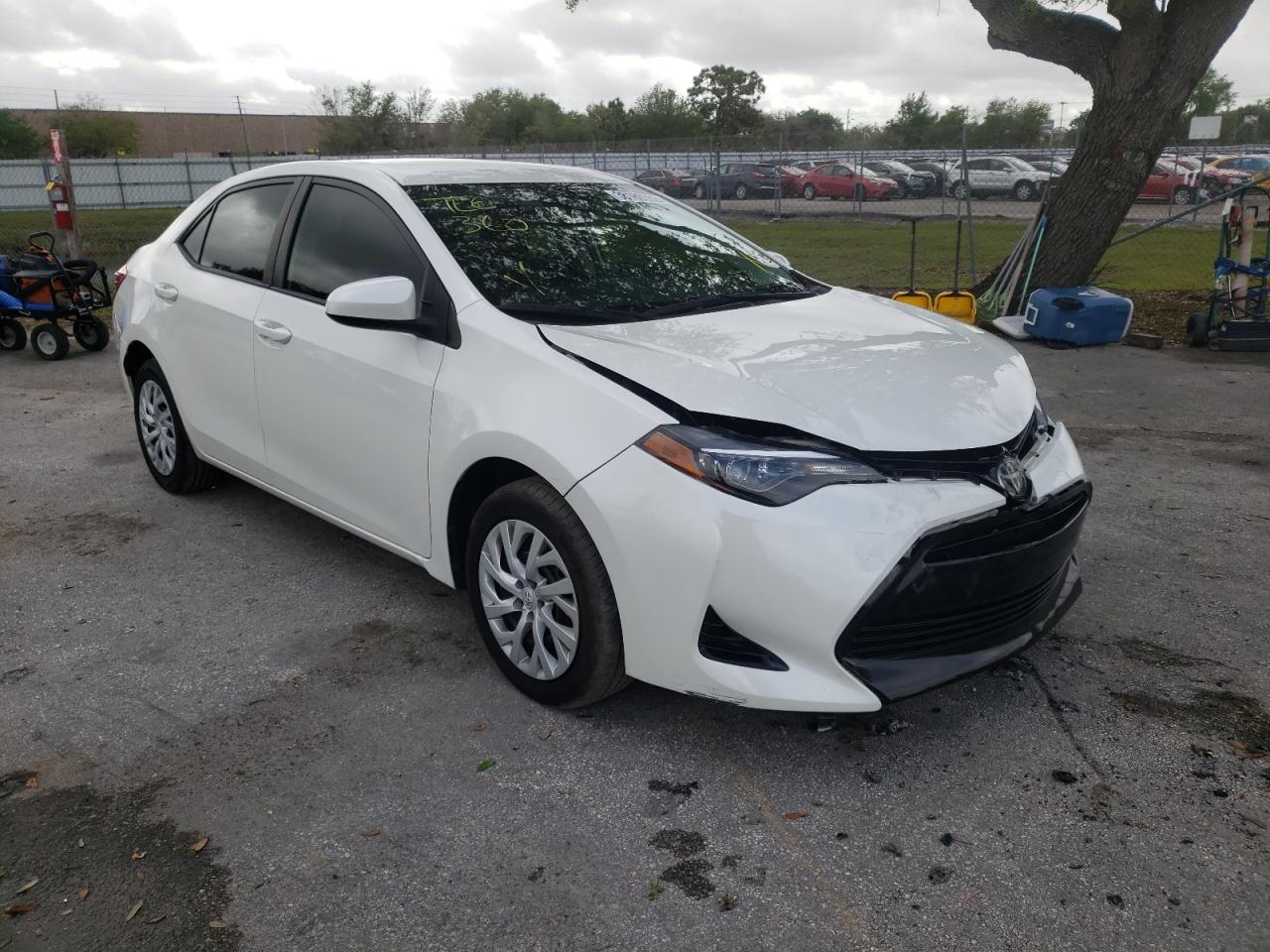 TOYOTA COROLLA L 2018 with VIN 5YFBURHE7JP796576 - Photo from auction