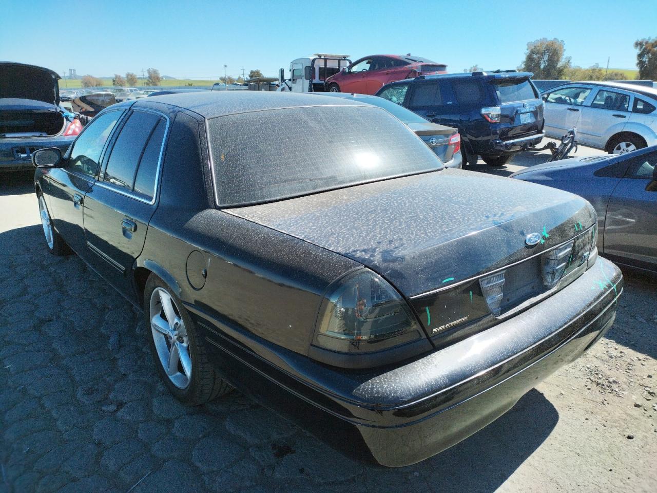 Photo 3 from auction – 2010 FORD CROWN VICT with VIN 2FABP7BV5AX131732