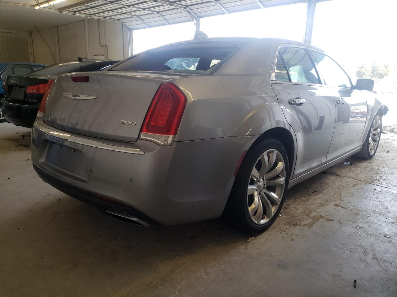 Photo 4 from auction – 2018 CHRYSLER 300 LIMITE with VIN 2C3CCAEG4JH227709