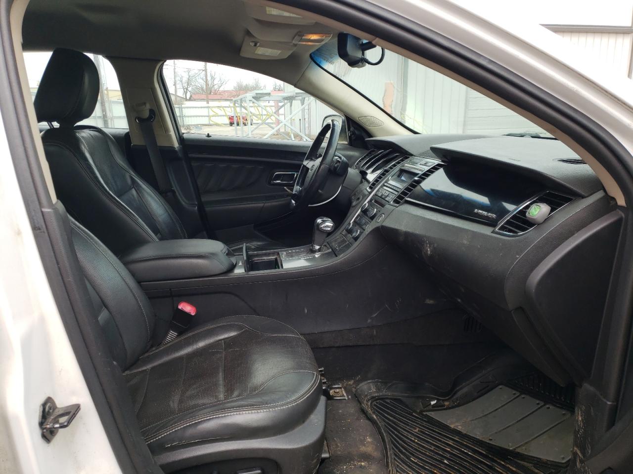 Photo 5 from auction – 2010 FORD TAURUS LIM with VIN 1FAHP2FW1AG143253