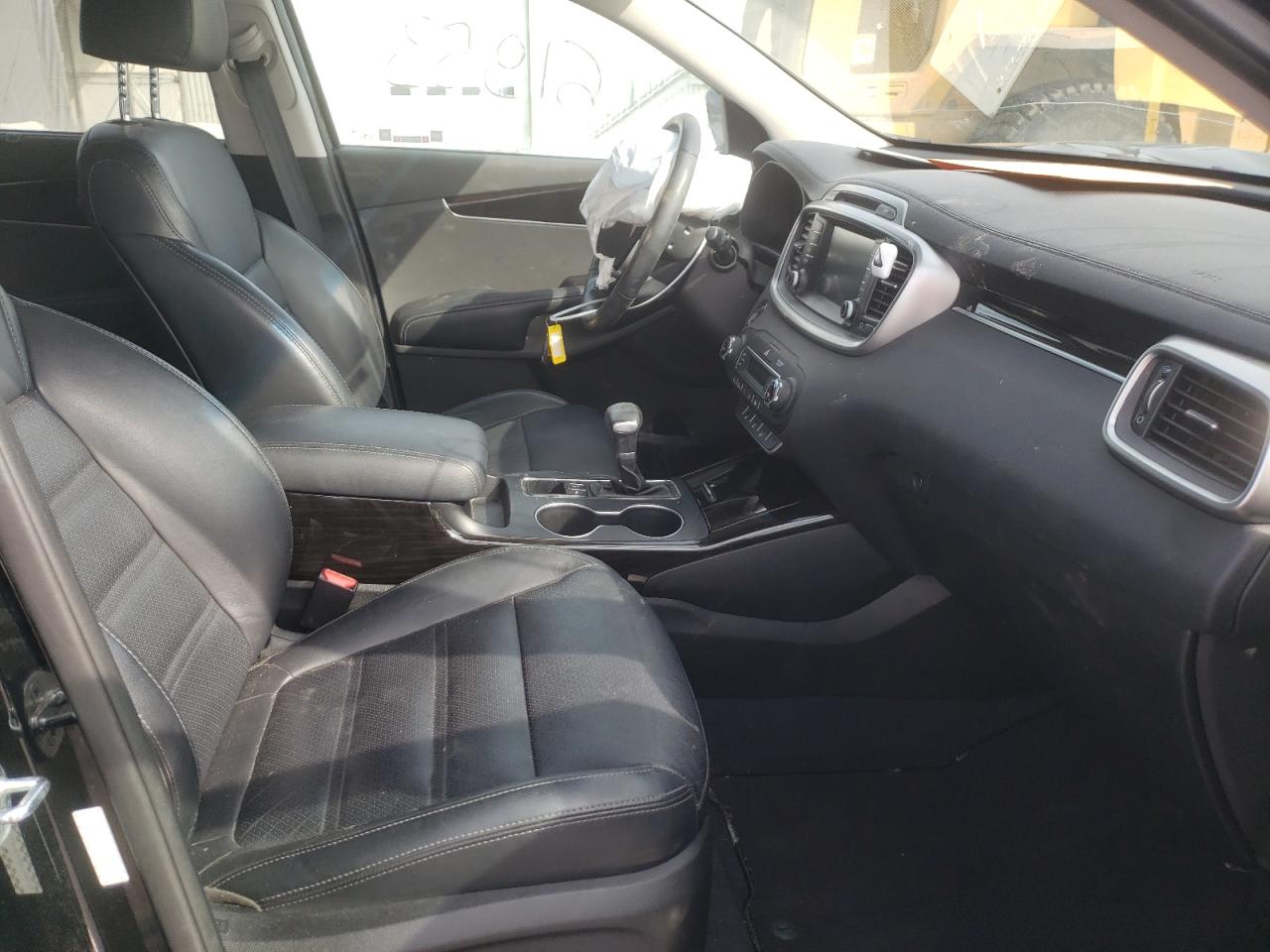 Photo 5 from auction – 2019 KIA SORENTO EX with VIN 5XYPHDA50KG606615