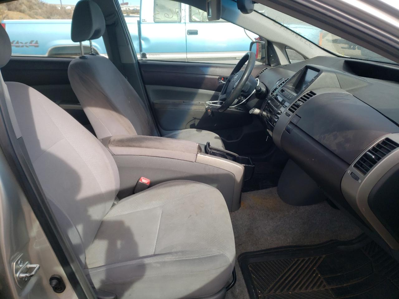 Photo 5 from auction – 2005 TOYOTA PRIUS with VIN JTDKB20U657005784