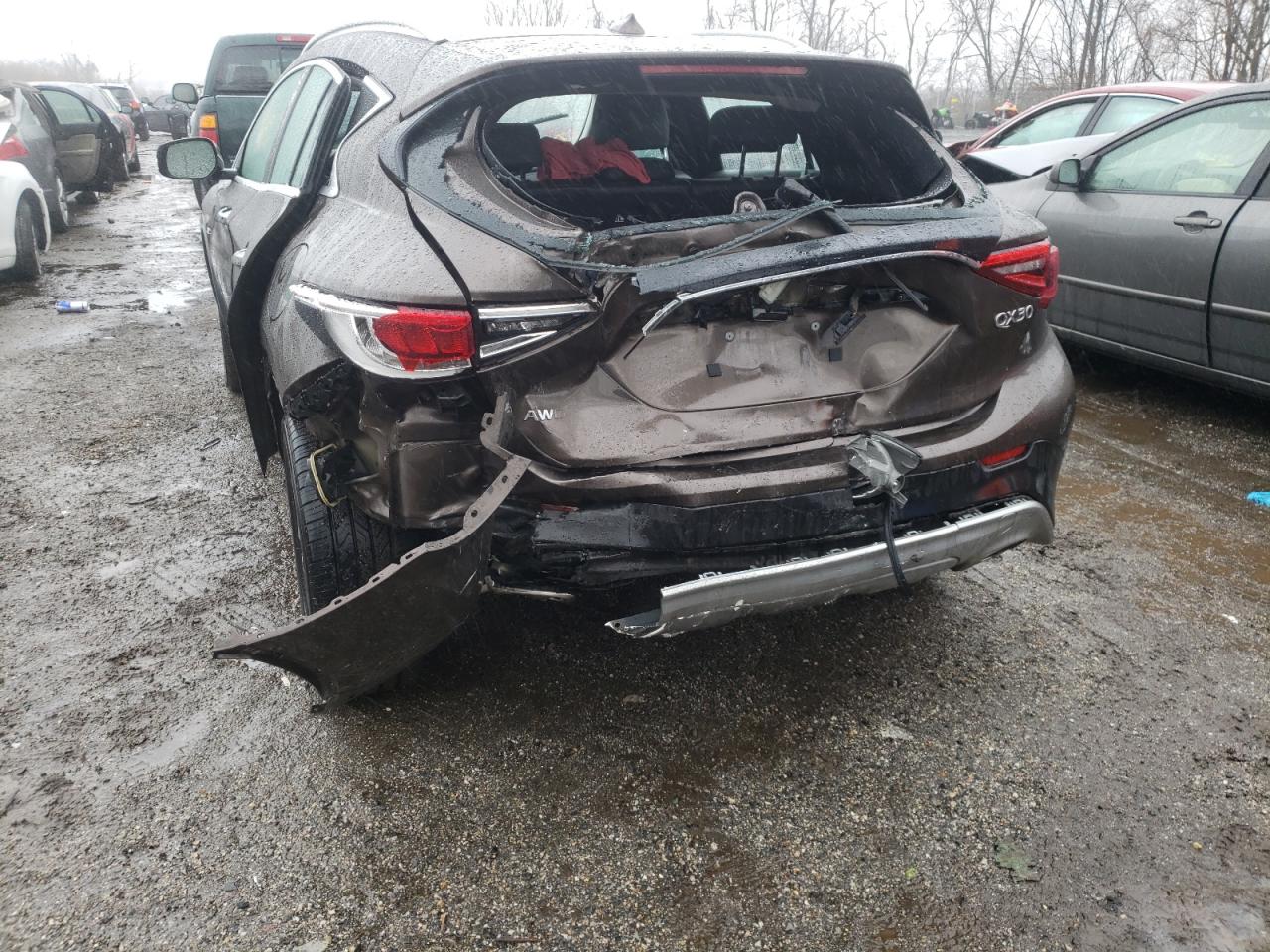 Photo 9 from auction – 2017 INFINITI QX30 BASE with VIN SJKCH5CR2HA038748