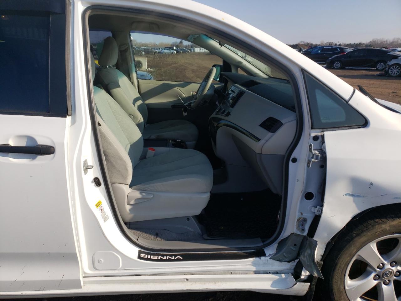 Photo 9 from auction – 2011 TOYOTA SIENNA BAS with VIN 5TDKA3DC9BS004060