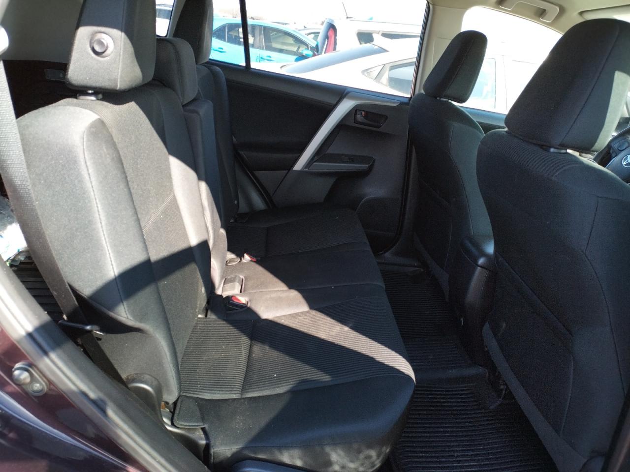Photo 6 from auction – 2017 TOYOTA RAV4 LE with VIN 2T3BFREVXHW574788