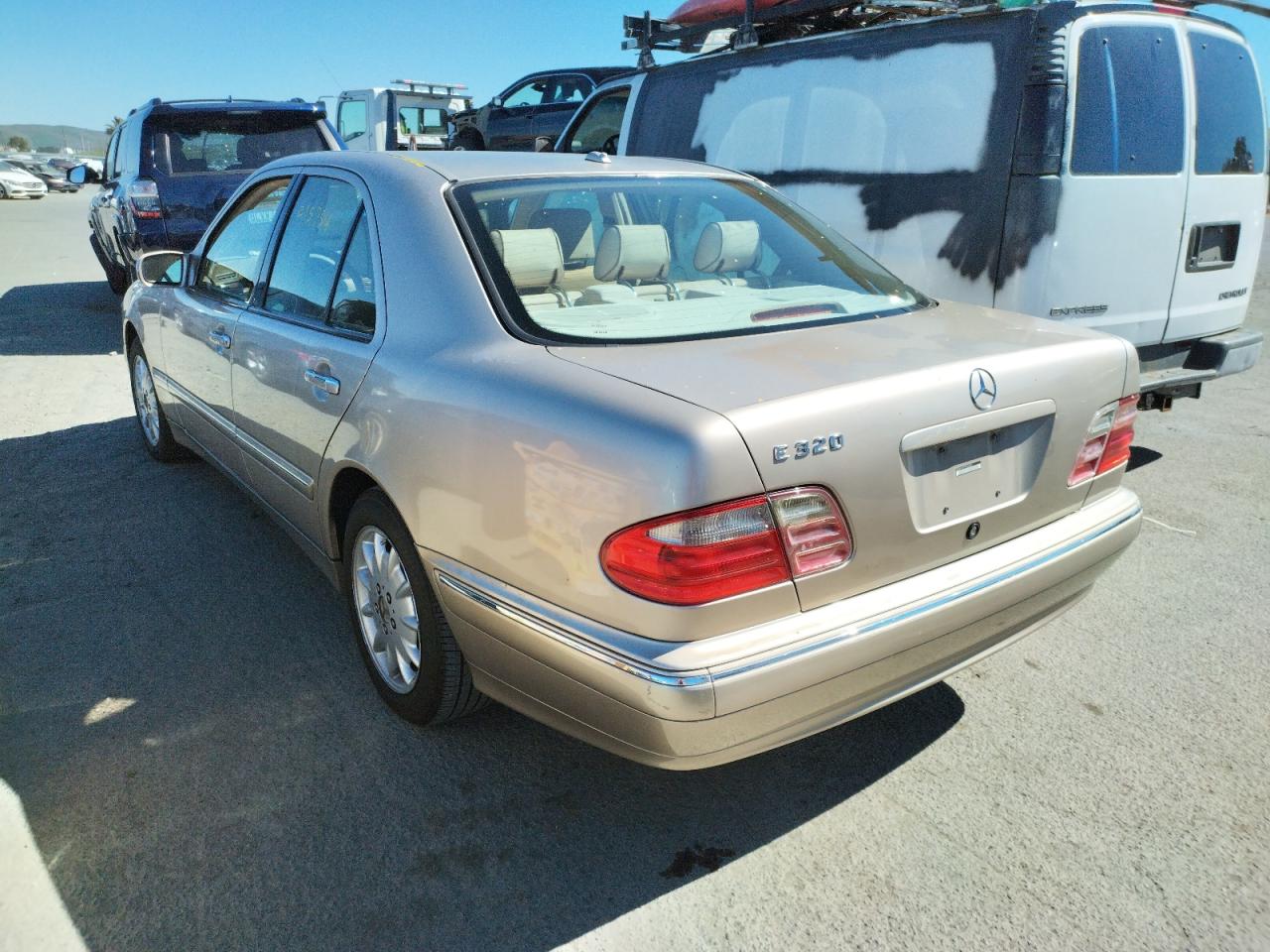 Zdjęcie 3 z aukcji – 2001 MERCEDES-BENZ E 320 z VIN WDBJF65J71B166088