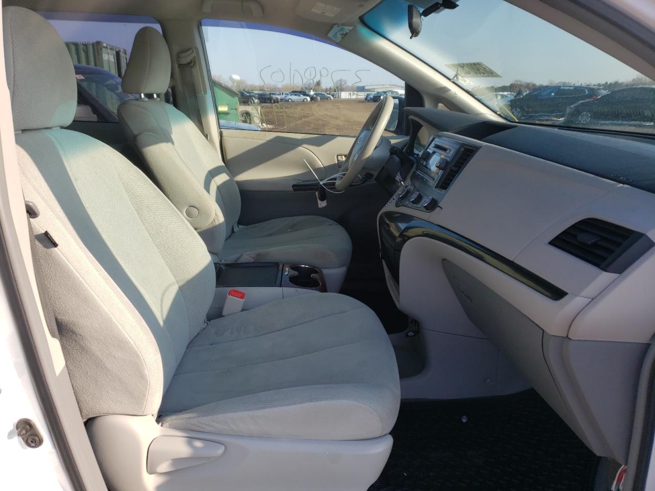 Photo 5 from auction – 2011 TOYOTA SIENNA BAS with VIN 5TDKA3DC9BS004060
