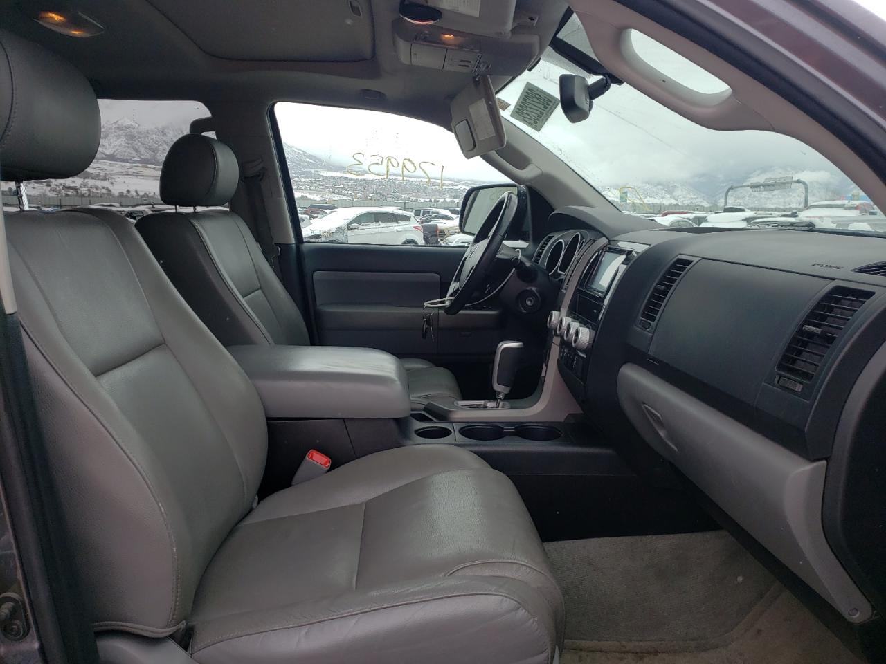 Photo 5 from auction – 2011 TOYOTA SEQUOIA SR with VIN 5TDBY5G15BS052849