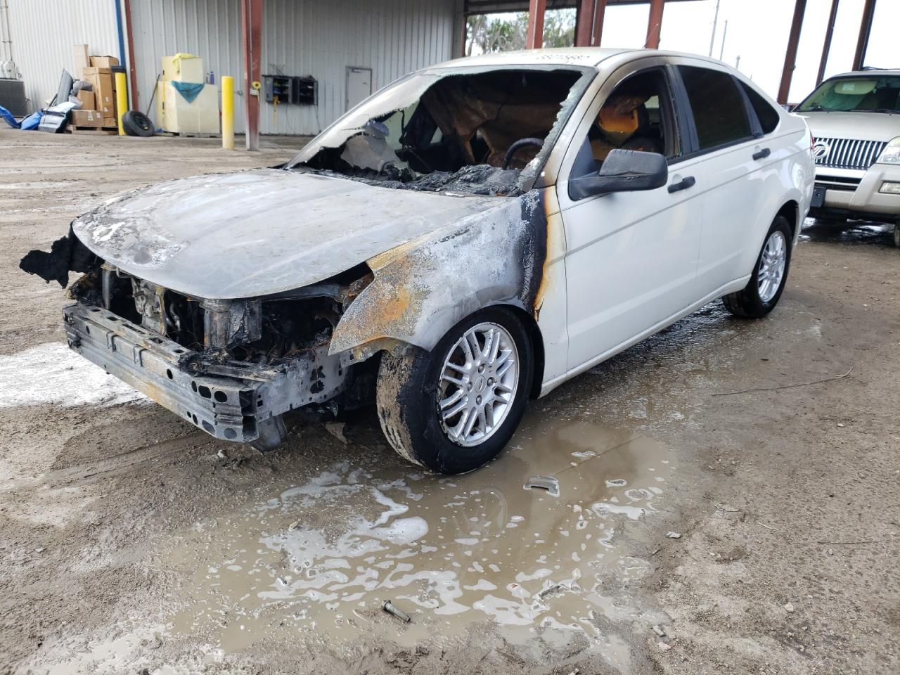 Photo 2 from auction – 2010 FORD FOCUS SE with VIN 1FAHP3FN1AW276811
