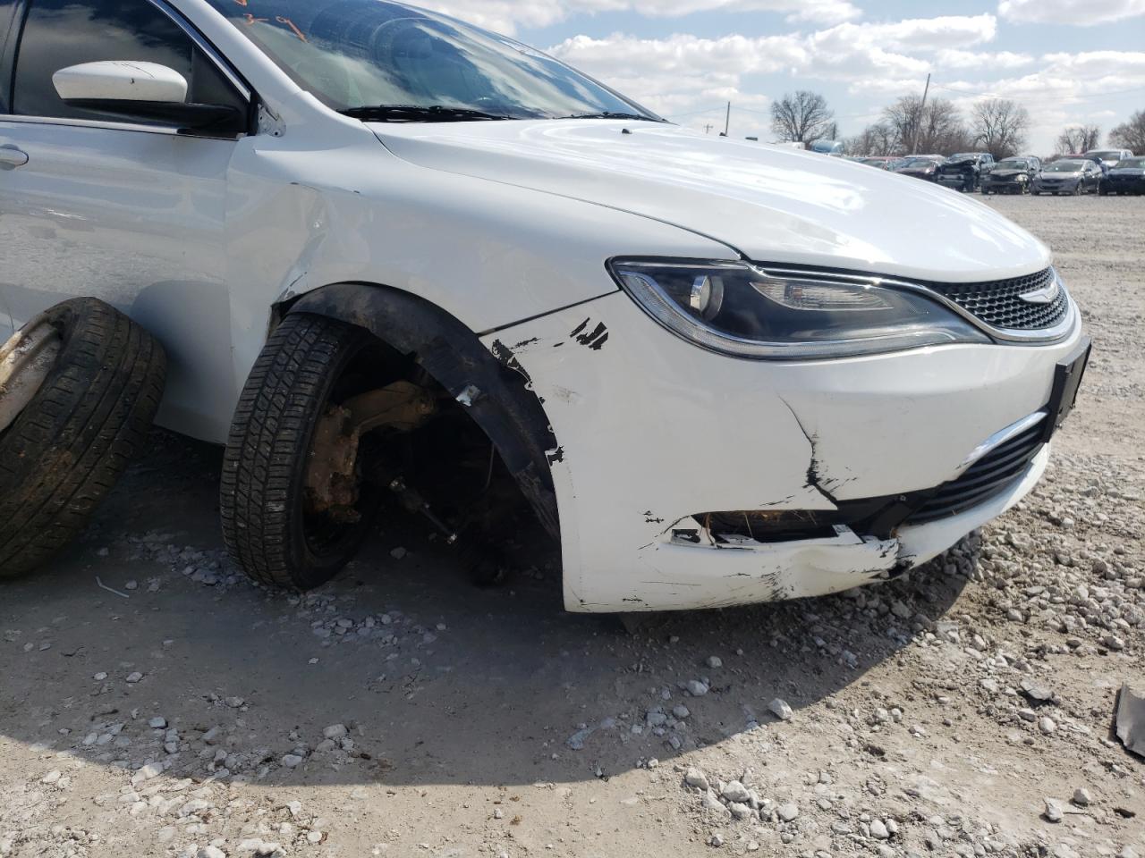 Photo 9 from auction – 2015 CHRYSLER 200 LIMITE with VIN 1C3CCCAB3FN604003
