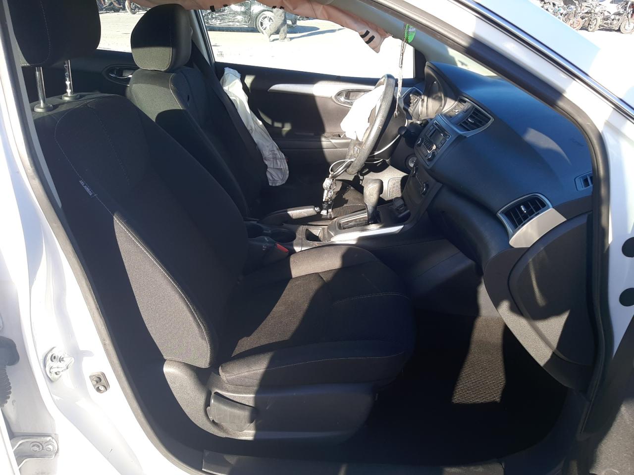 Photo 5 from auction – 2016 NISSAN SENTRA S with VIN 3N1AB7AP2GY292059