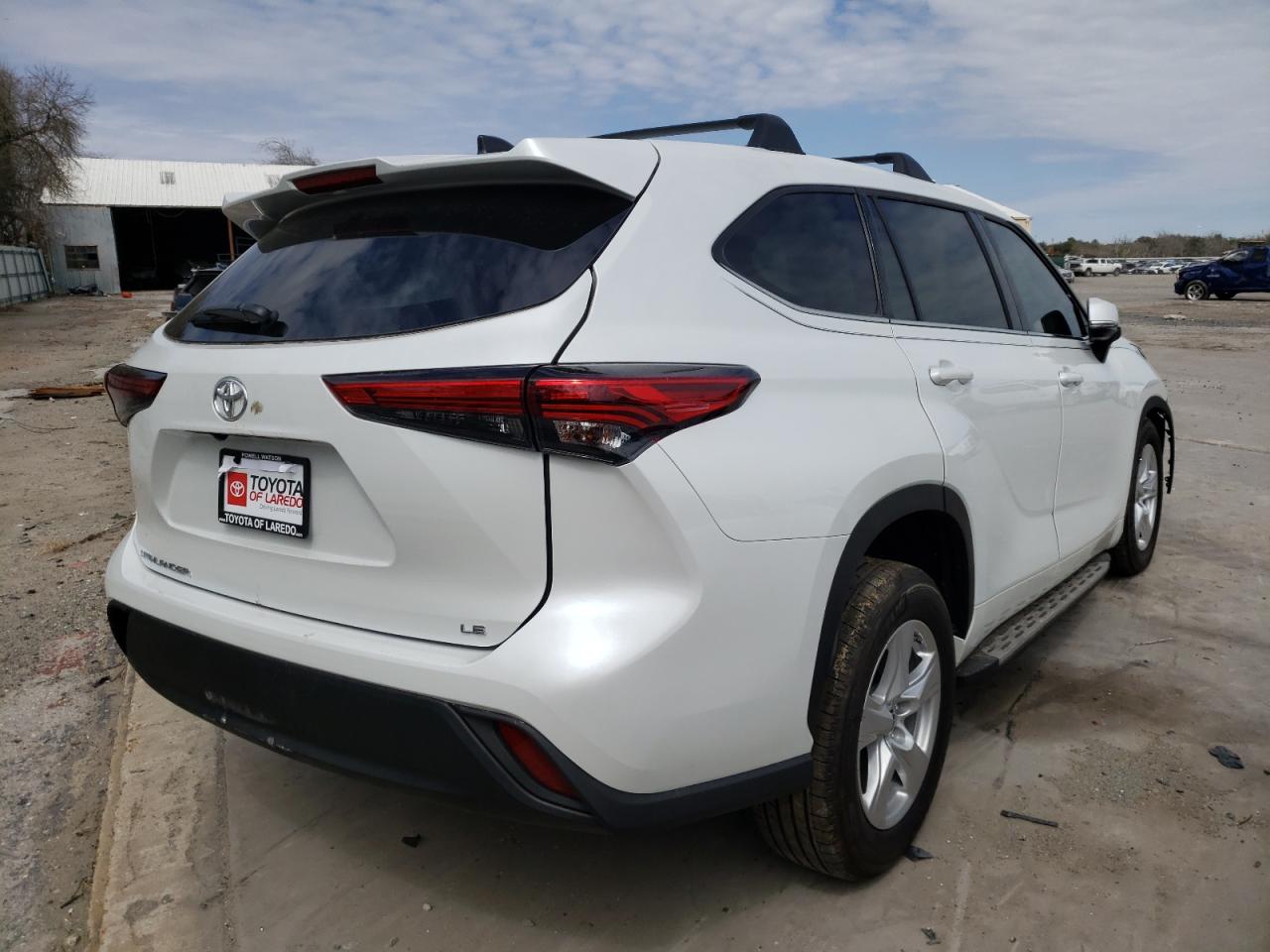 Photo 4 from auction – 2022 TOYOTA HIGHLANDER with VIN 5TDZZRAH6NS543721