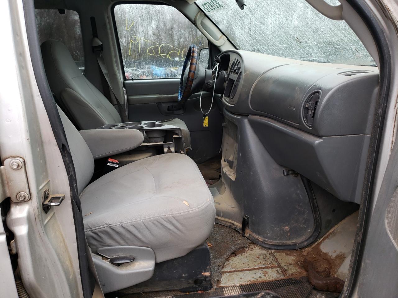 Photo 5 from auction – 2003 FORD ECONOLINE with VIN 1FBSS31L43HB82633