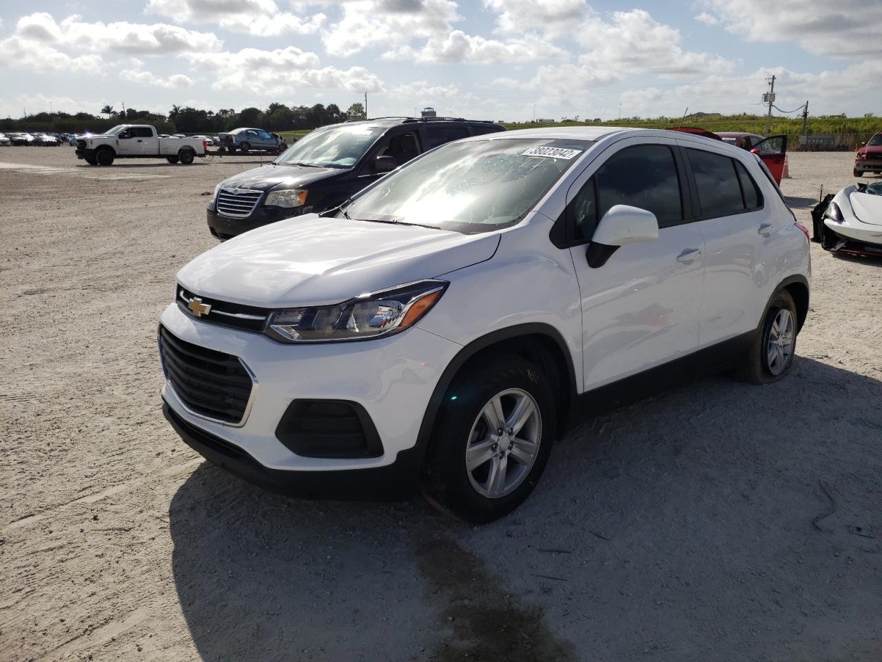 Photo 2 from auction – 2020 CHEVROLET TRAX LS with VIN 3GNCJKSB8LL152532