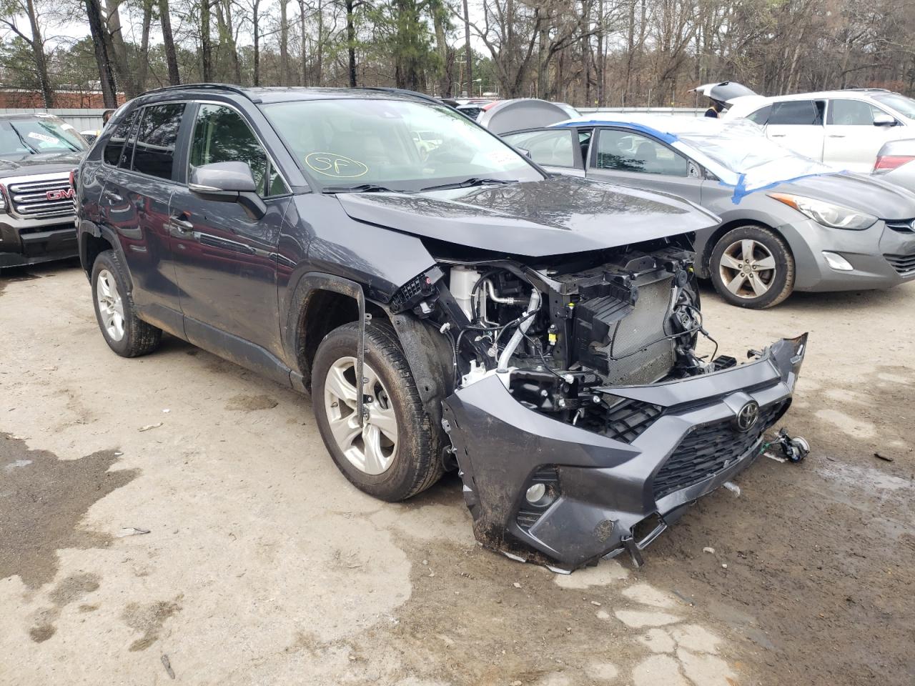 TOYOTA RAV4 XLE 2019 with VIN JTMP1RFV1KD026637 - Photo from auction