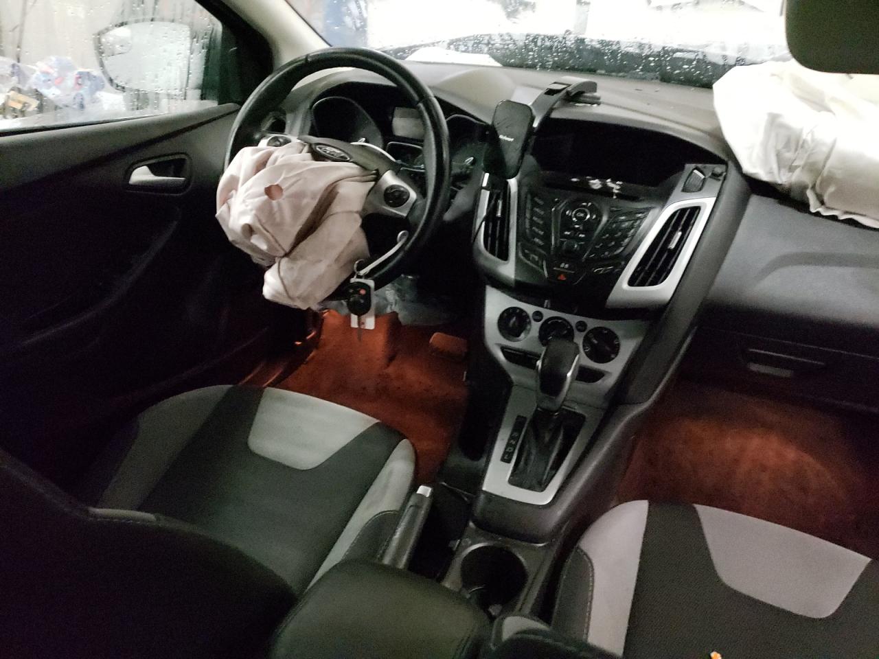 Photo 9 from auction – 2014 FORD FOCUS SE with VIN 1FADP3K26EL143768