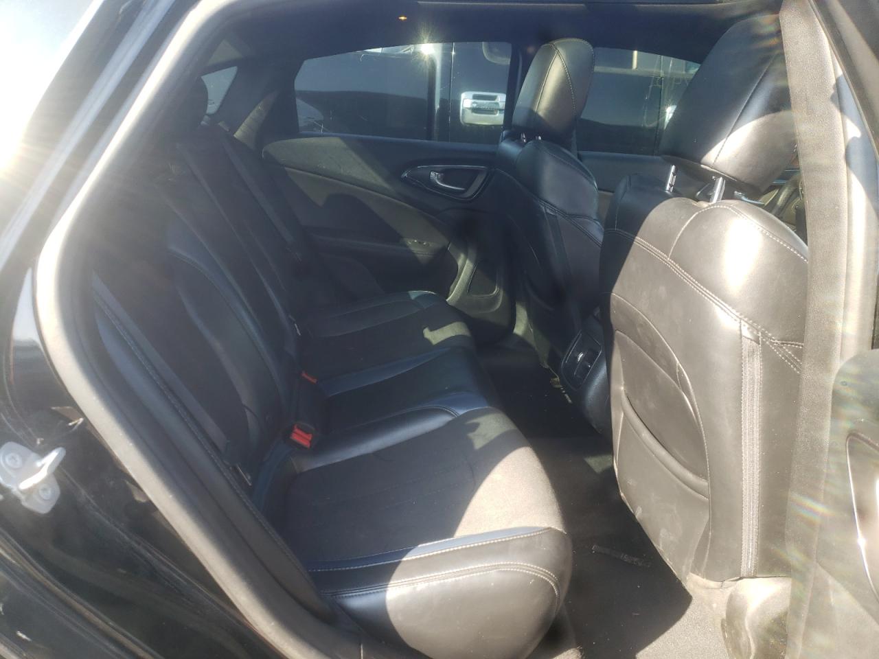 Photo 6 from auction – 2015 CHRYSLER 200 S with VIN 1C3CCCBB4FN751008