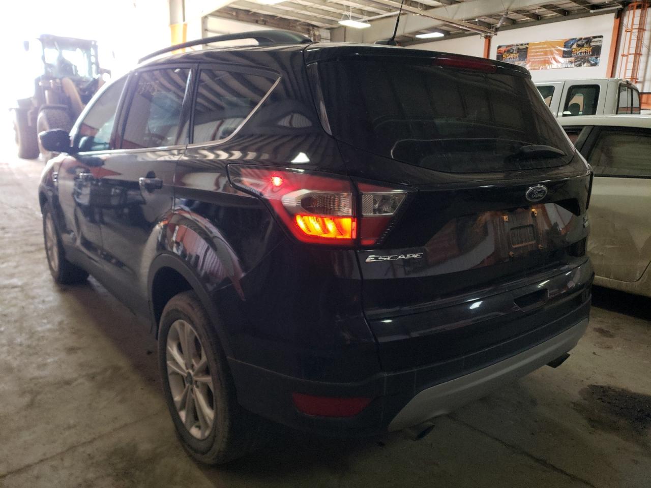 Photo 3 from auction – 2017 FORD ESCAPE SE with VIN 1FMCU9GDXHUB63057