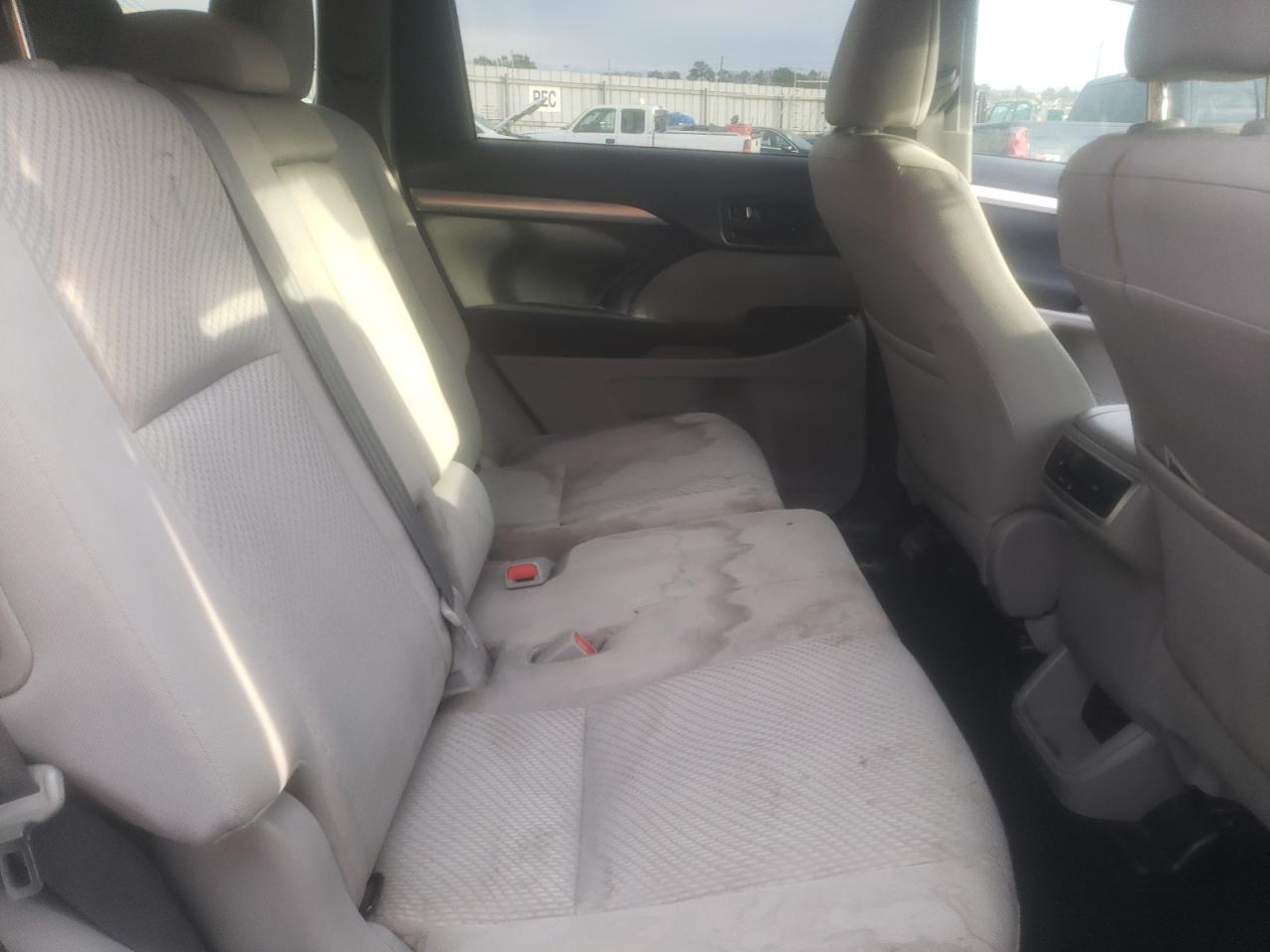 Photo 6 from auction – 2019 TOYOTA HIGHLANDER with VIN 5TDZARFH5KS055324