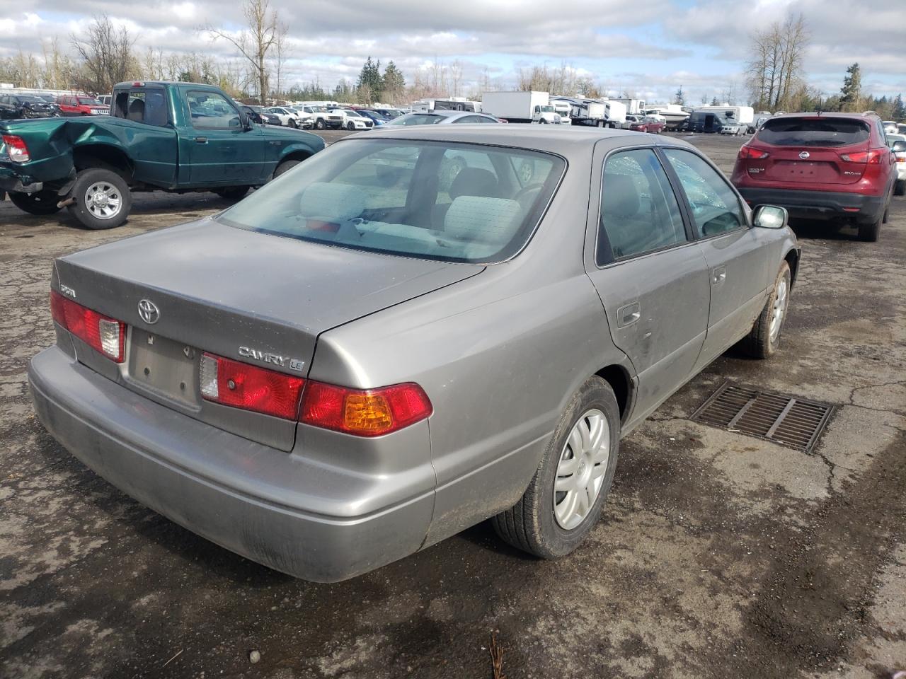 Photo 4 from auction – 2001 TOYOTA CAMRY CE with VIN 4T1BG22K91U086350