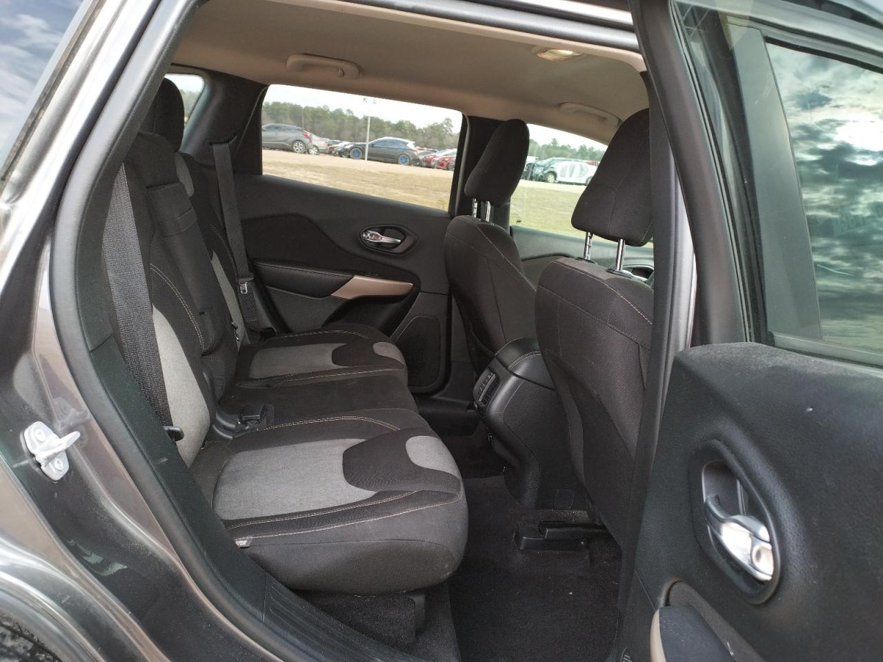 Photo 6 from auction – 2018 JEEP CHEROKEE L with VIN 1C4PJLCB5JD588918