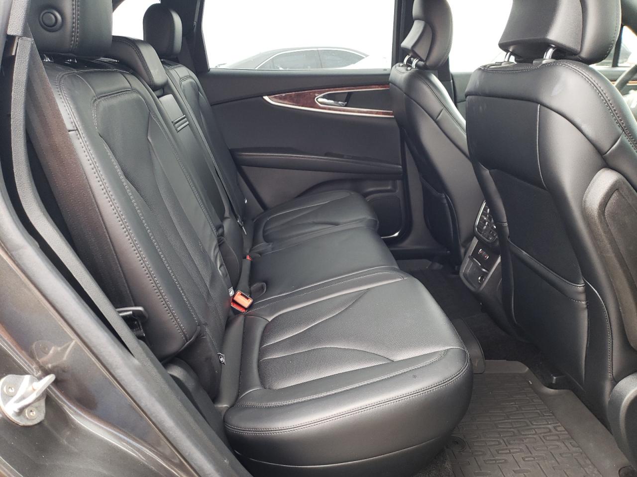 Photo 6 from auction – 2017 LINCOLN MKX RESERV with VIN 2LMPJ6LRXHBL53445