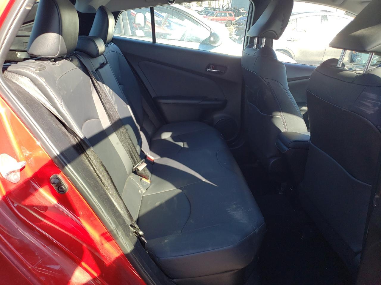 Photo 6 from auction – 2018 TOYOTA PRIUS with VIN JTDKARFU1J3063287