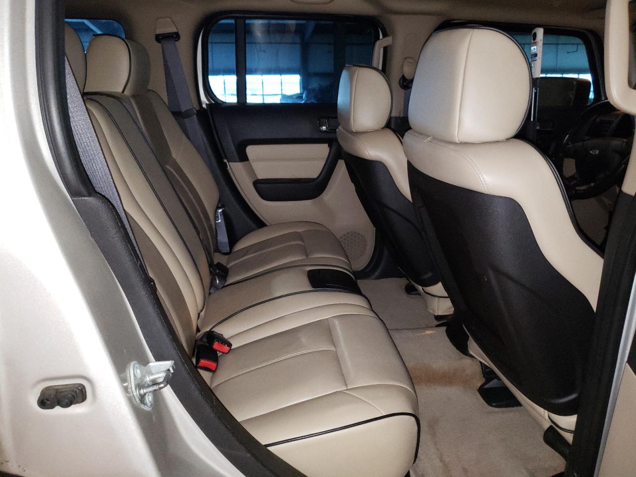 Photo 6 from auction – 2006 HUMMER H3 with VIN 5GTDN136568304159